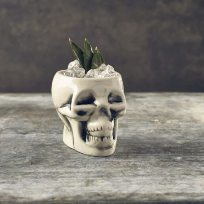 SKL400W Genware White Skull Tiki Mug 40cl 14oz Mood Image